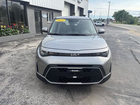 Used 2025 Kia Soul LX w/ LX Technology Package FWD image 13