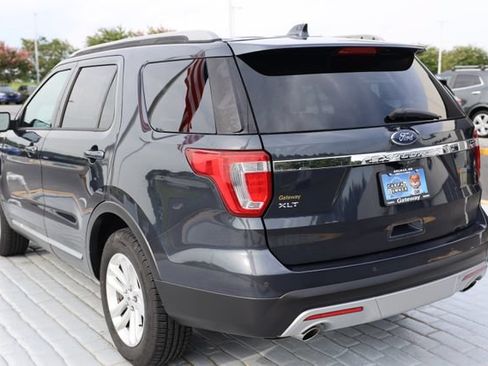 Used 2017 Ford Explorer XLT w/ Equipment Group 201A FWD image 3
