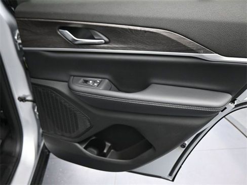 New 2025 Jeep Grand Cherokee Limited image 36