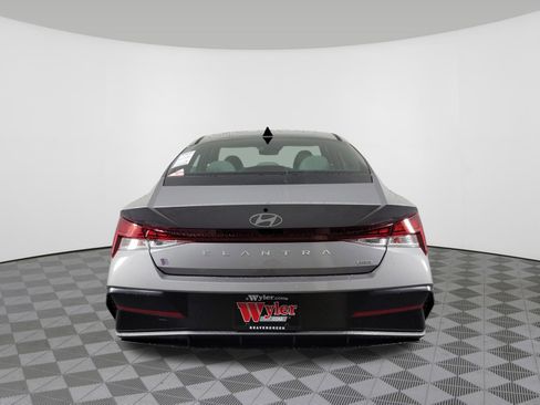 New 2025 Hyundai Elantra Limited image 37