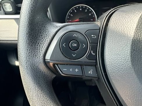 Used 2022 Toyota RAV4 LE w/ Carpet Mat Package (TMS) AWD/4WD image 17
