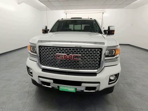 Used 2017 GMC Sierra 2500 Denali w/ Suspension Package, Off-Road image 3
