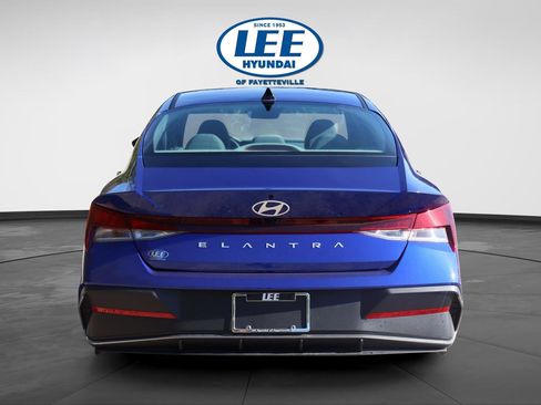 Used 2024 Hyundai Elantra SE FWD image 4