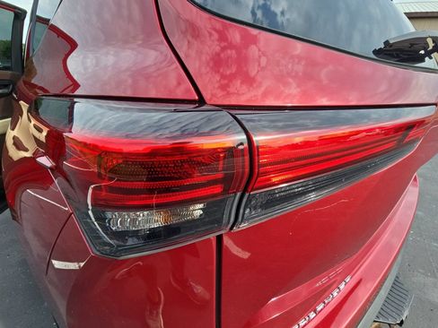 Used 2020 Toyota Highlander XLE AWD/4WD image 38