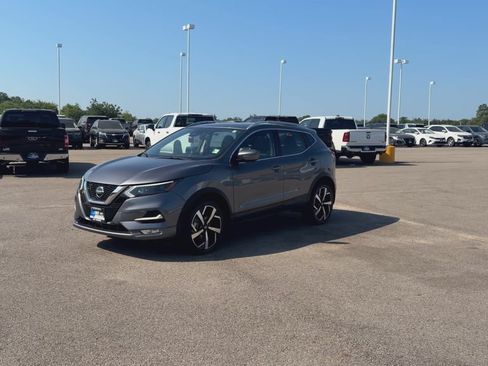Used 2022 Nissan Rogue Sport SL w/ Premium Package FWD image 4