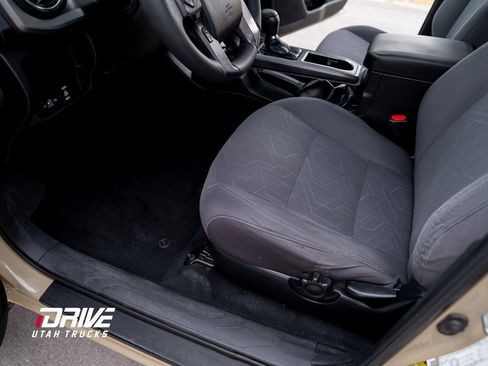 Used 2016 Toyota Tacoma TRD Off-Road image 30