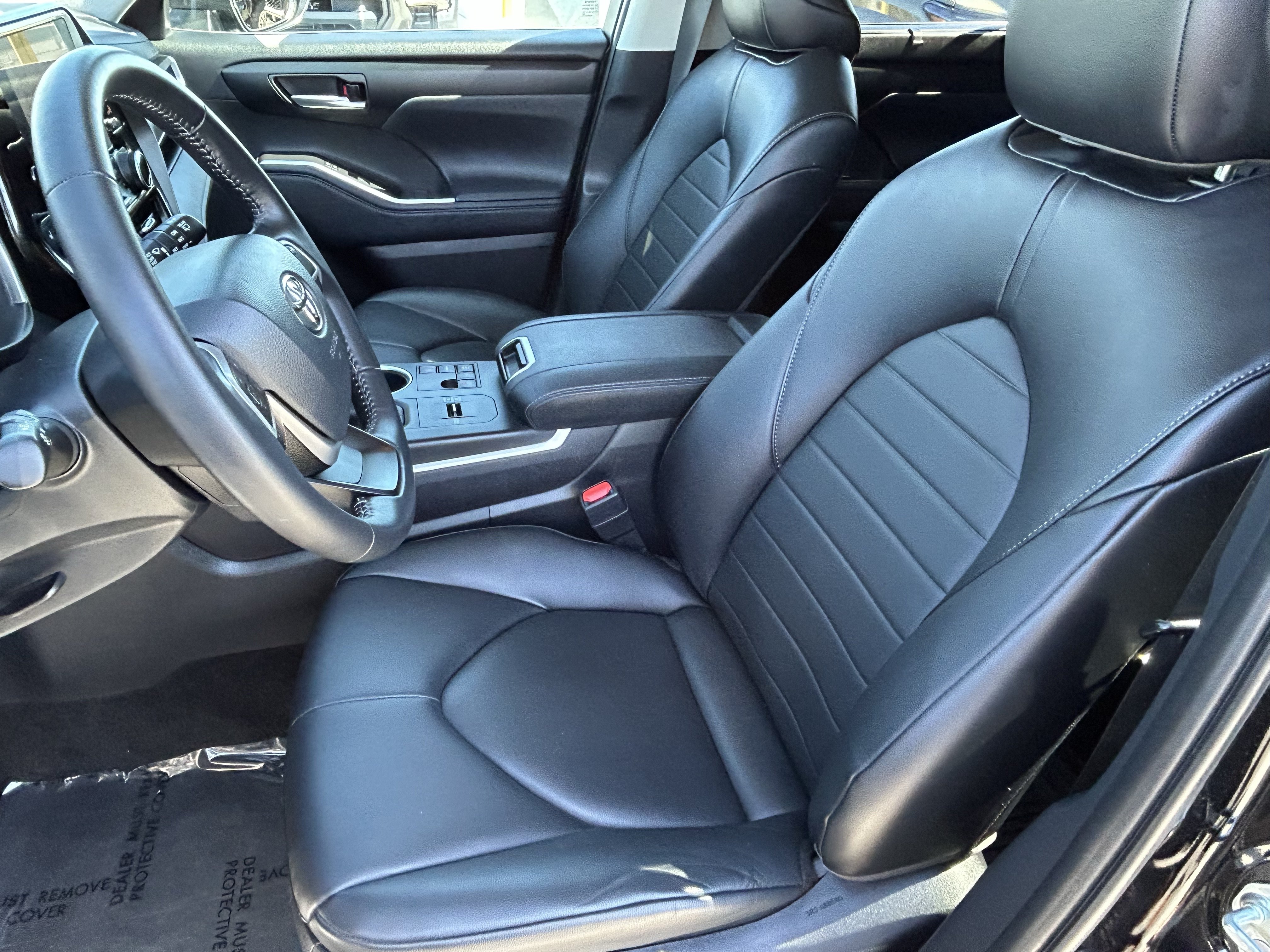 Used 2023 Toyota Highlander XLE FWD image 17