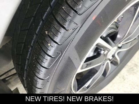 Used 2017 Dodge Grand Caravan SXT w/ Driver Convenience Group image 11