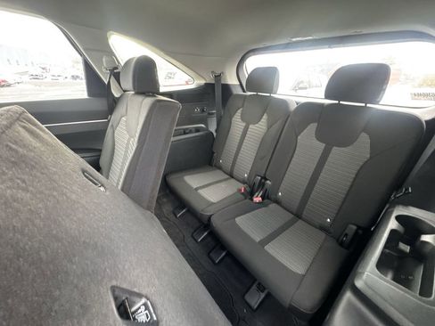 Used 2025 Kia Sorento LX image 23