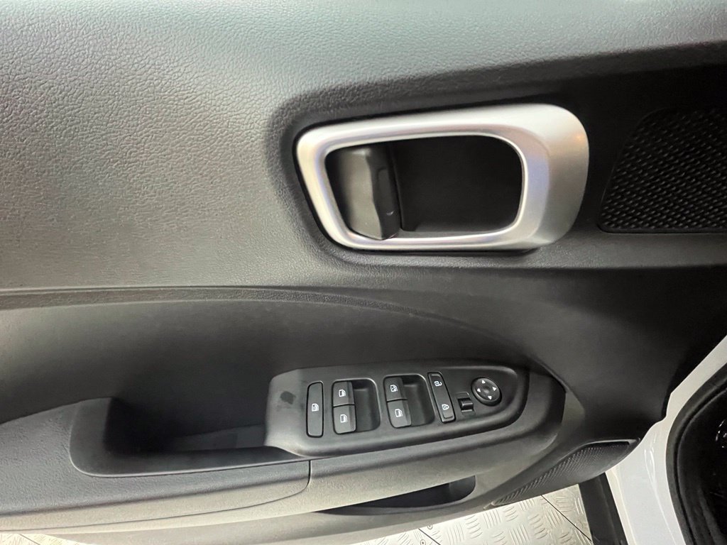 Used 2024 Hyundai Venue SEL FWD image 33