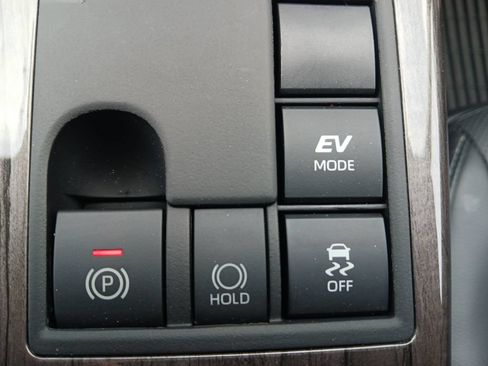Used 2024 Toyota Highlander Limited FWD image 20