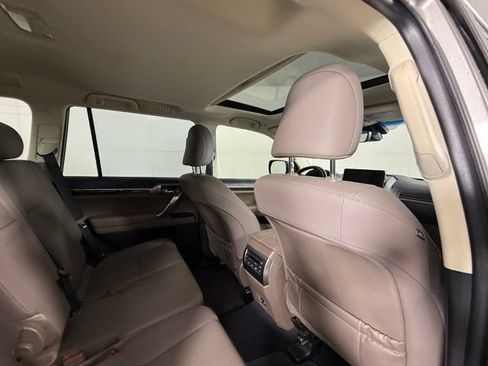 Used 2022 Lexus GX 460 Premium w/ Premium Package AWD/4WD image 28
