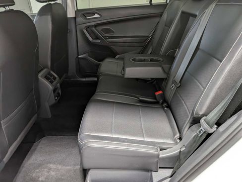 Used 2021 Volkswagen Tiguan SE image 19
