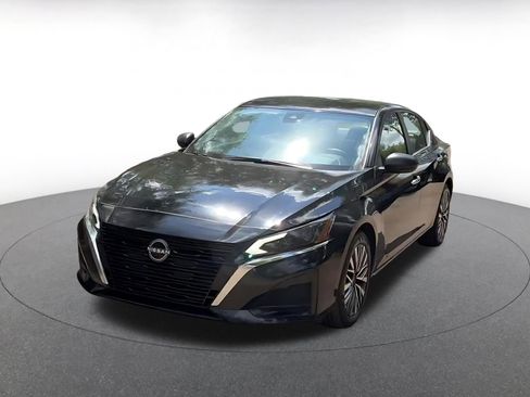 Used 2025 Nissan Altima 2.5 SV image 7