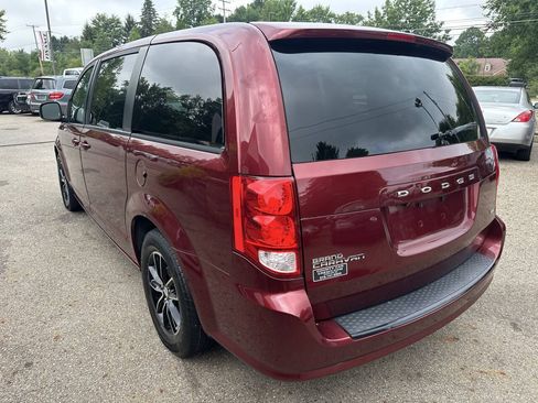 Used 2018 Dodge Grand Caravan SE FWD image 4