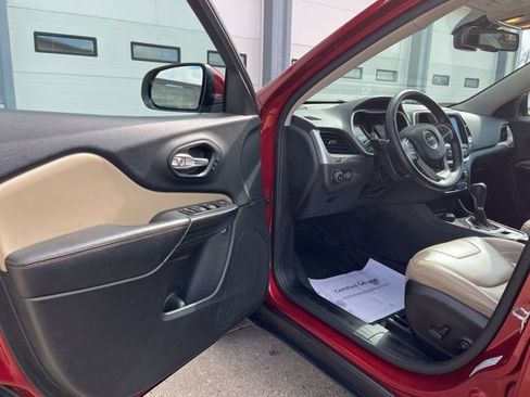 Used 2016 Jeep Cherokee Limited w/ Luxury Group image 9