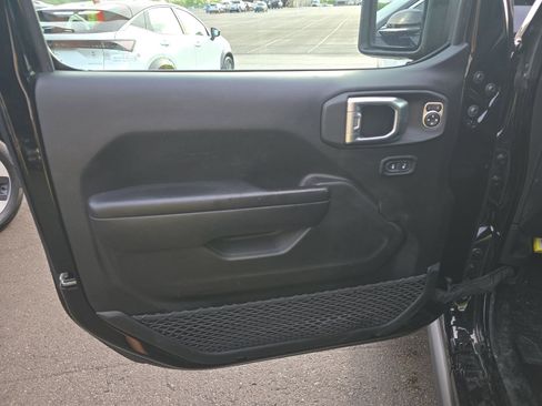 Used 2023 Jeep Wrangler Unlimited w/ Sun & Screen Package AWD/4WD image 9