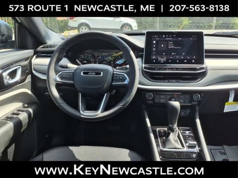 New 2025 Jeep Compass Limited w/ Sun & Sound Group AWD/4WD image 15