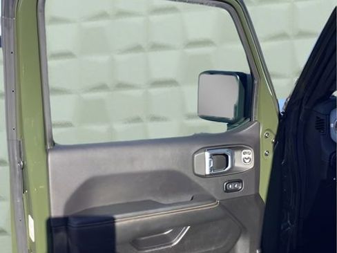 Used 2024 Jeep Wrangler Unlimited Sahara image 12