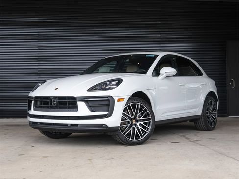 Used 2025 Porsche Macan image 1