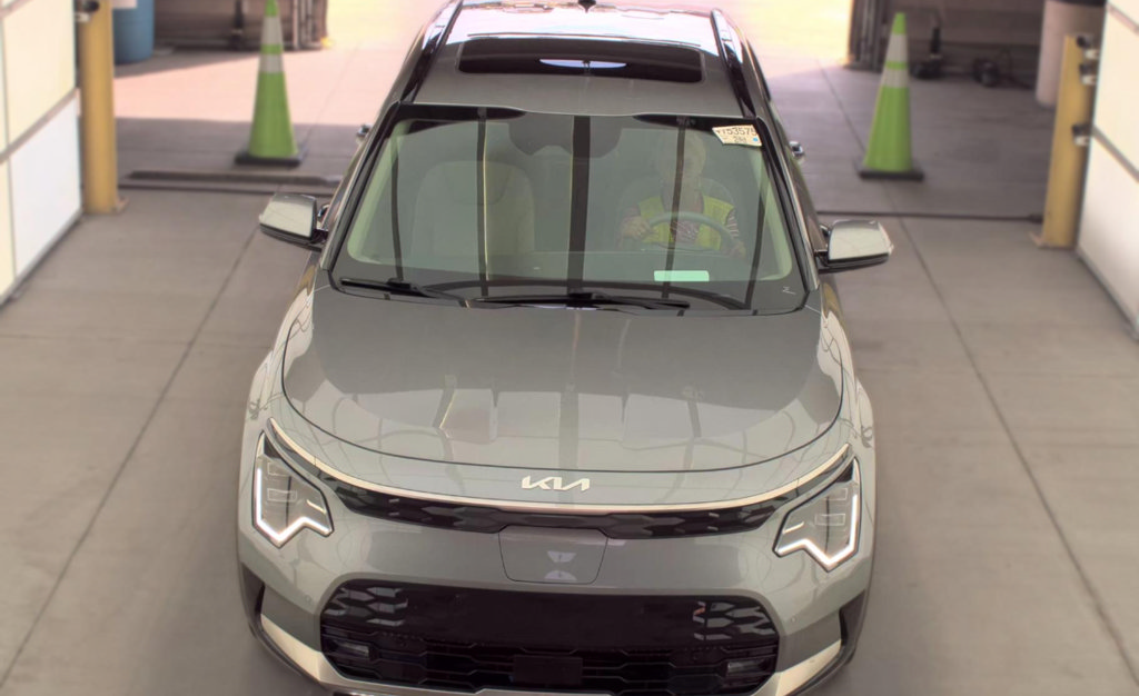 Certified 2024 Kia Niro Wave w/ Wave Preserve Package FWD image 3