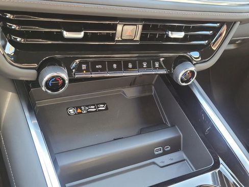 New 2026 Chevrolet Suburban High Country image 22