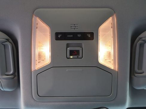 Used 2021 Toyota RAV4 XLE AWD/4WD image 29