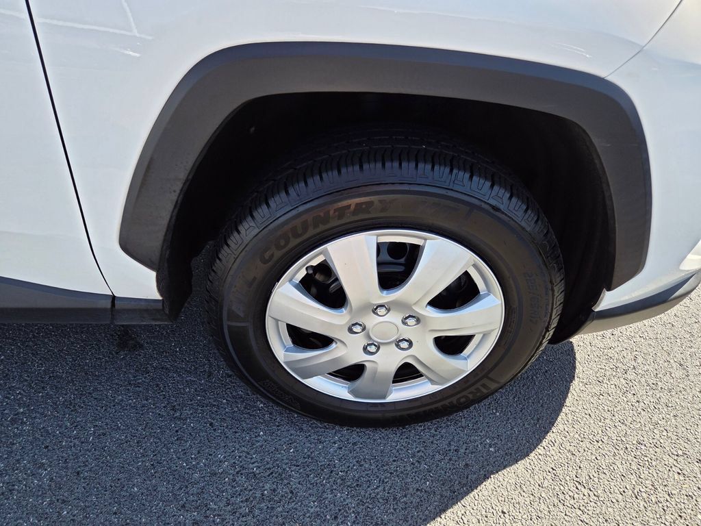 Used 2023 Toyota RAV4 LE FWD image 17