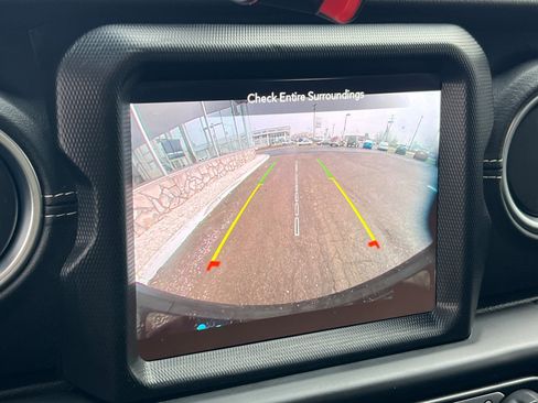 Used 2023 Jeep Wrangler Sahara image 19