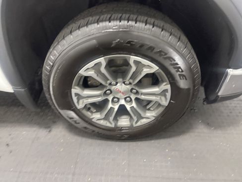 Used 2024 GMC Sierra 1500 SLT image 26