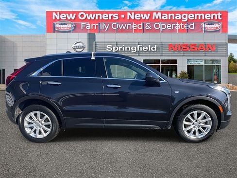 Used 2023 Cadillac XT4 Luxury w/ Cold Weather Package image 6