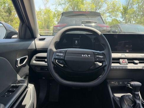 Used 2025 Kia K4 LXS image 48