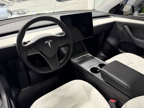 Used 2023 Tesla Model Y Long Range AWD/4WD image 14