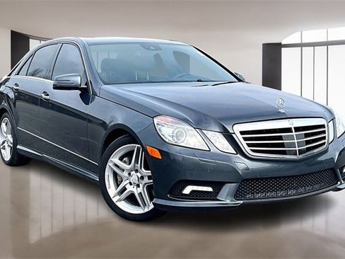 Used 2011 Mercedes-Benz E 550 Sedan image 3