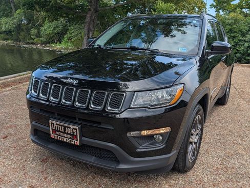 Used 2019 Jeep Compass Latitude FWD image 10