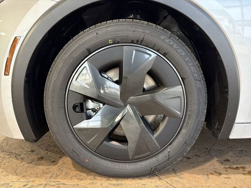 New 2026 Toyota Prius Plug-In Hybrid image 10