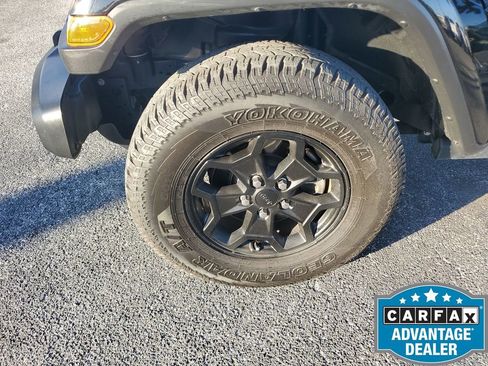 Used 2023 Jeep Gladiator Willys image 18