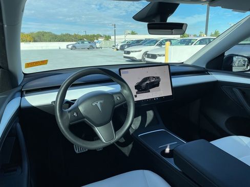 Used 2023 Tesla Model Y Performance image 8