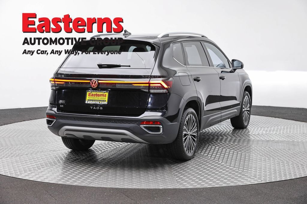 Used 2025 Volkswagen Taos SE FWD image 5