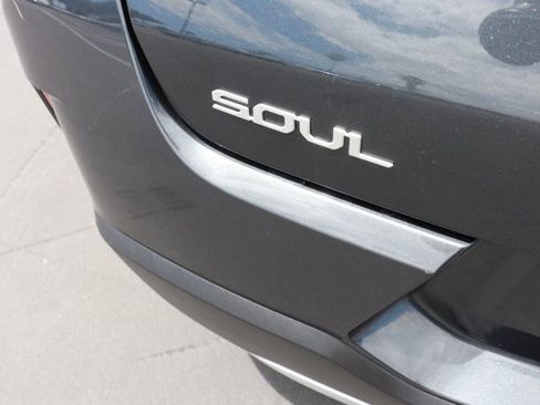 Used 2025 Kia Soul LX w/ LX Technology Package FWD image 6