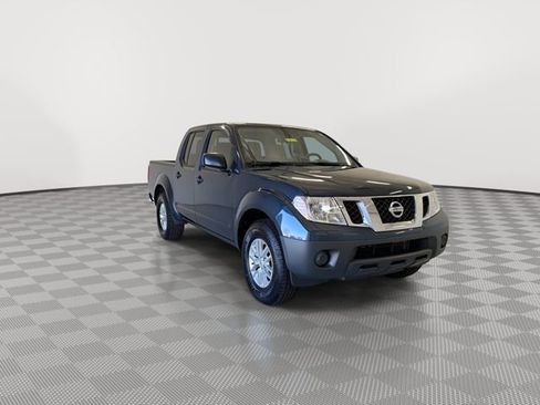 Used 2019 Nissan Frontier SV image 2