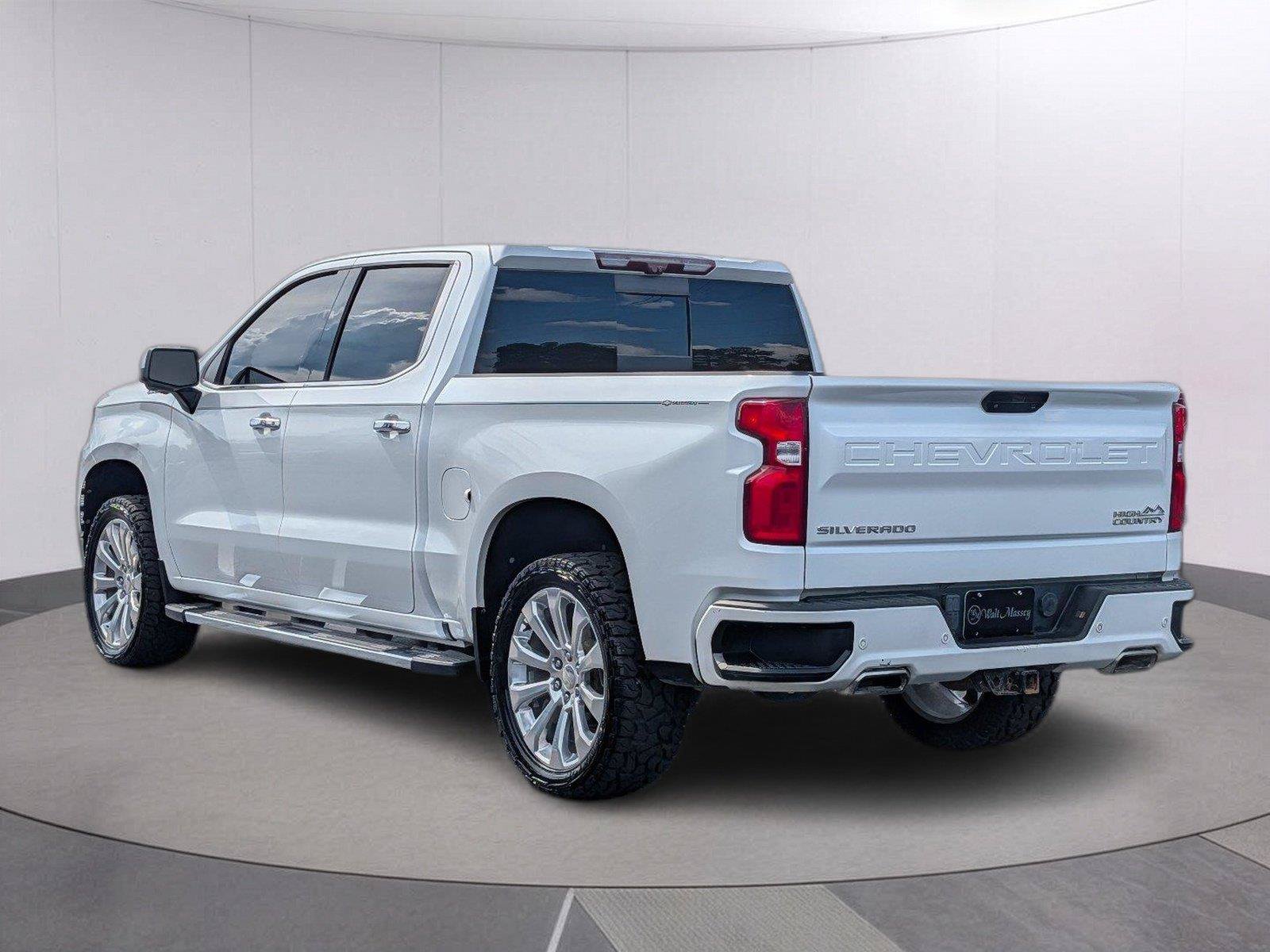 Used 2020 Chevrolet Silverado 1500 High Country w/ Technology Package AWD/4WD image 3