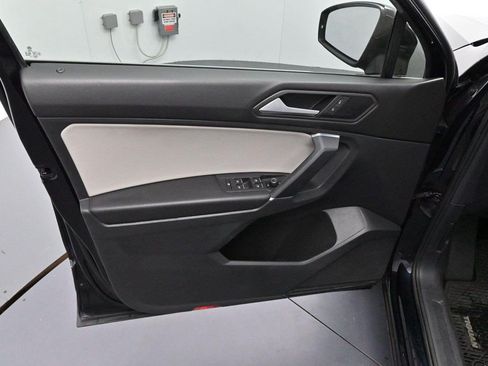 Used 2020 Volkswagen Tiguan SE w/ Panoramic Sunroof Package FWD image 9