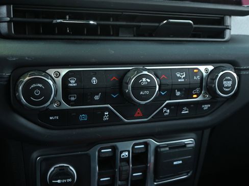 Used 2025 Jeep Wrangler Sahara w/ Safety Group image 21