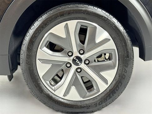 Used 2022 Kia Niro EX Premium w/ Cold Weather Package image 10