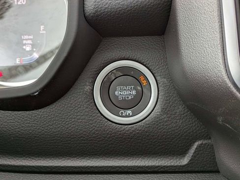 New 2026 RAM 1500 4x4 Crew Cab image 30