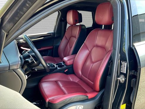 Used 2023 Porsche Macan AWD/4WD image 17