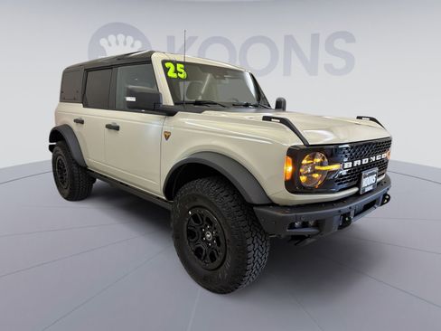 Used 2025 Ford Bronco Badlands AWD/4WD image 2