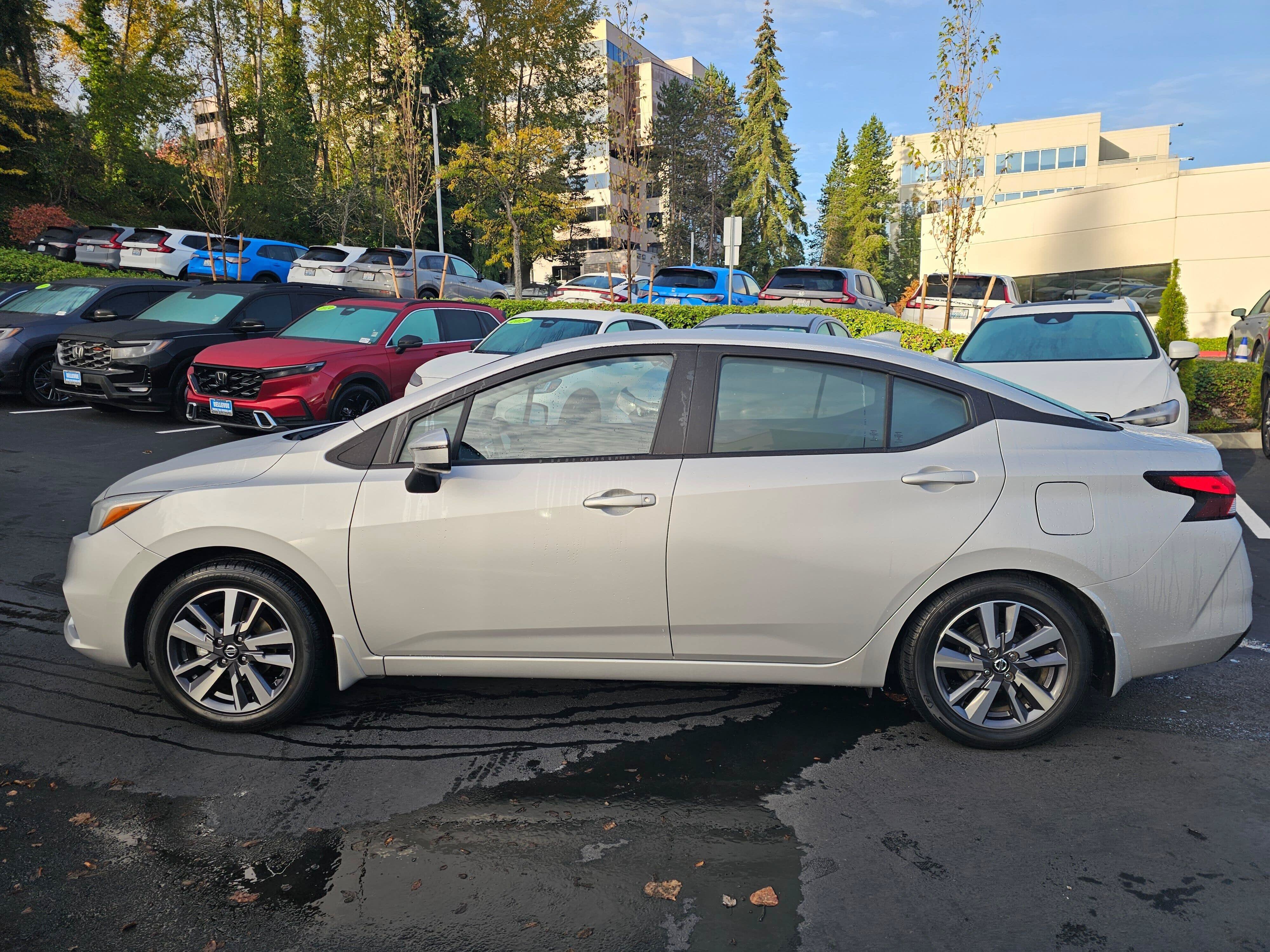 Used 2020 Nissan Versa SV FWD image 4