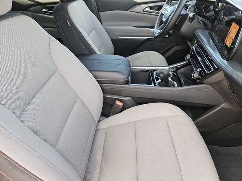 Used 2025 Chevrolet Traverse LT AWD/4WD image 18